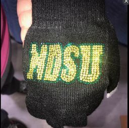 服装辅料销售的艺术与策略 烫钻烫图烫片金属水晶钻套色图形家纺配饰的多样化应用